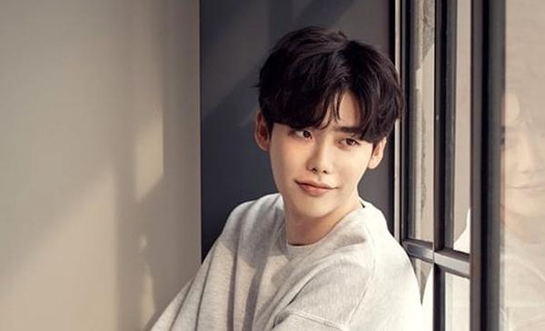 9. Lee Jong Suk
Lee Jong Suk sau khi xuất ngũ vào đầu năm nay sẽ trở lại với dự án mới mang tên 