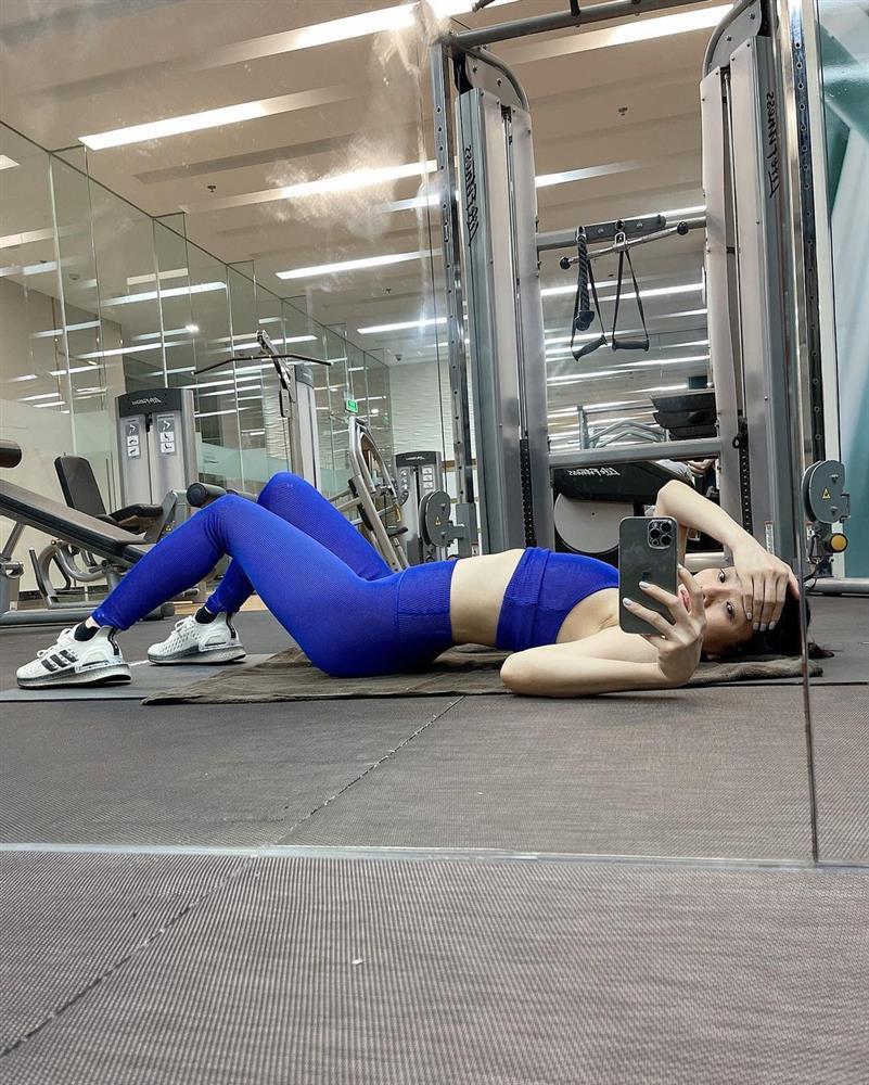 Hết giãn cách, Lệ Quyên quằn quại bò lê ở phòng tập như nhà riêng-6