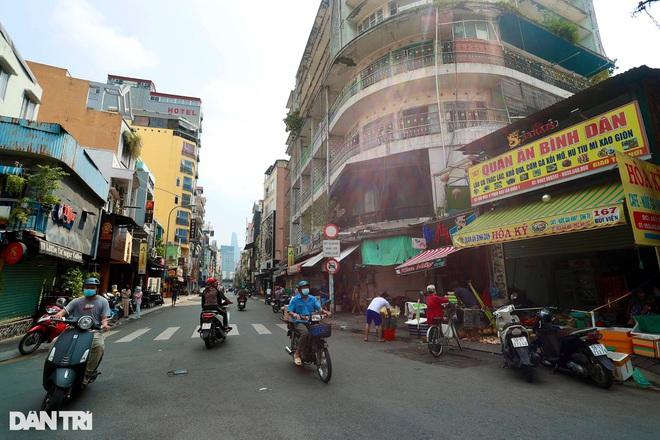 Hàng quán TP.HCM bao giờ được phục vụ khách tại chỗ?-1