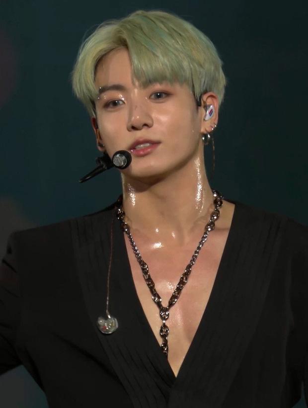 Jungkook gửi lời nhắn cực gắt tới antifan trong concert BTS-1