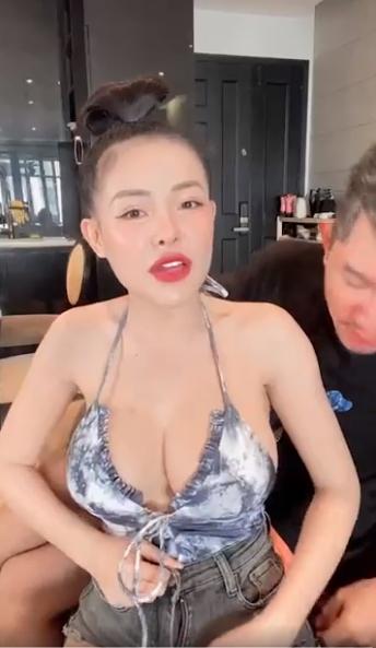 Ngân 98 quên kéo khóa quần, Lương Bằng Quang vội che chắn-3