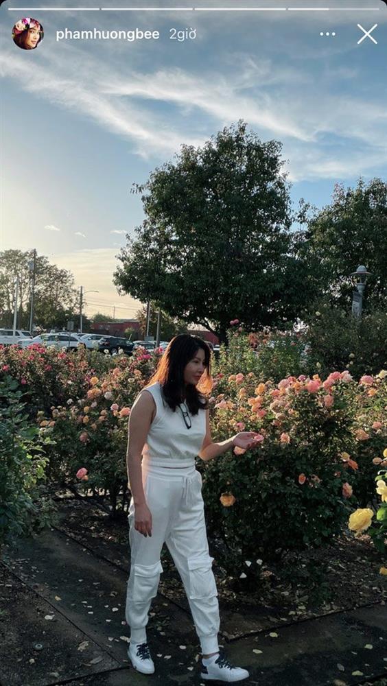 U60 mẹ Phạm Hương diện bikini khoe cả múi bụng ngỡ ngàng-6