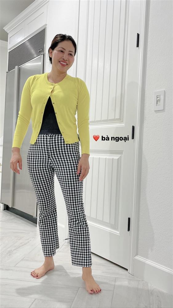 Mẹ Phạm Hương U60 trẻ trung, táo bạo ngang ngửa con gái-3