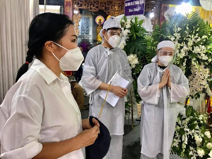 Đồng nghiệp đưa tiễn đạo diễn Trần Cảnh Đôn về nơi an nghỉ-1