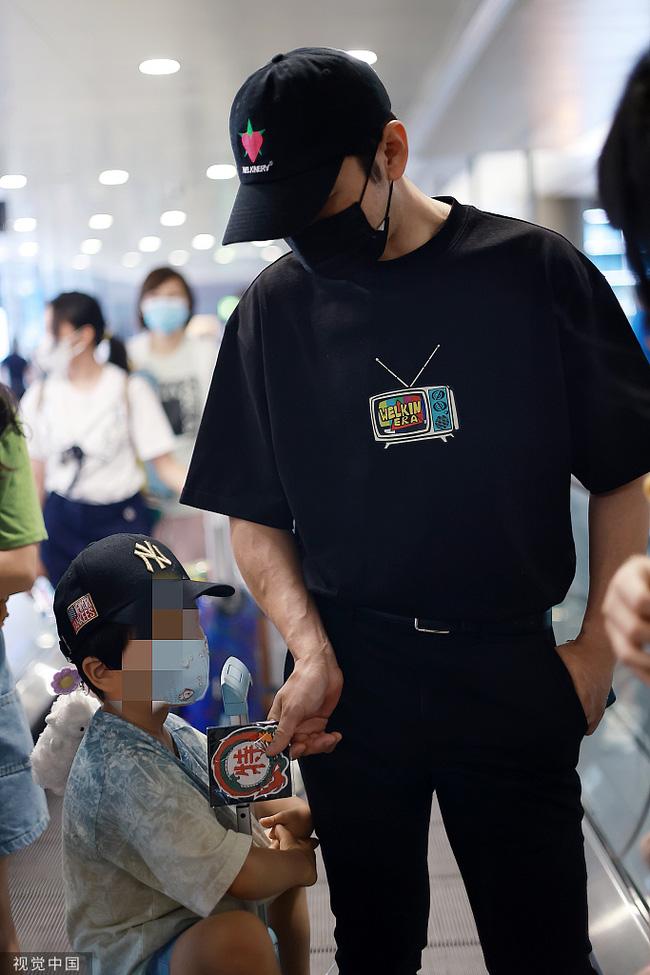 Con trai Huỳnh Hiểu Minh - Angela Baby giống bố như lột-10