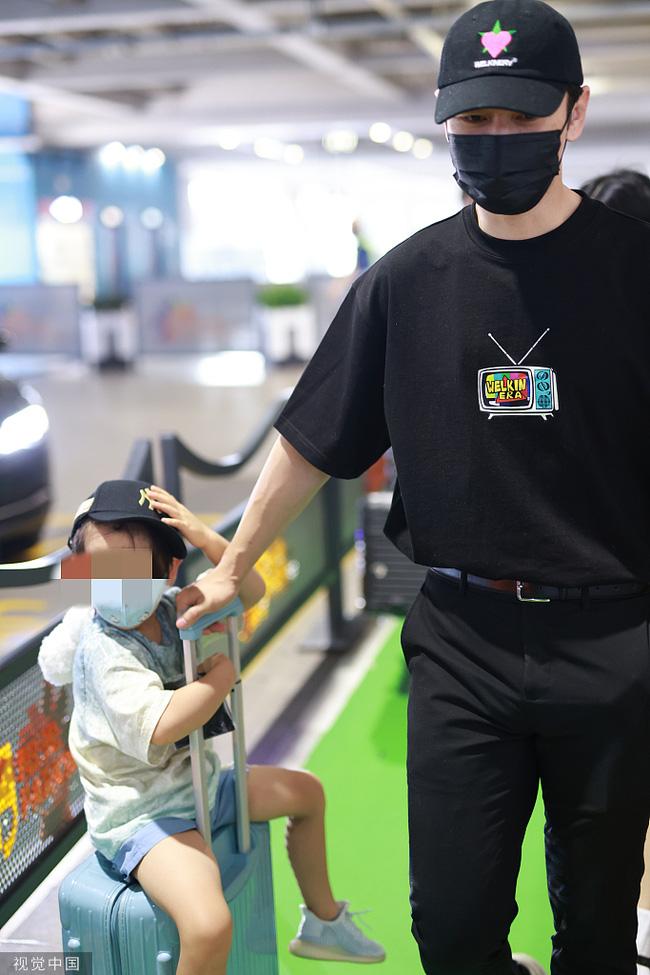 Con trai Huỳnh Hiểu Minh - Angela Baby giống bố như lột-11