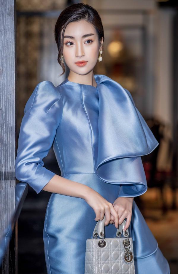 Đỗ Mỹ Linh out top nhà nghèo, hết chơi golf lại dát túi bạc tỷ-12