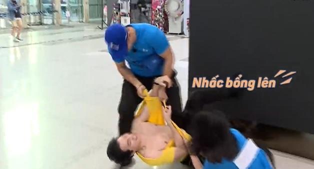 Karik ở Rap Việt chanh sả, tới Running Man bị xé đồ tả tơi-11