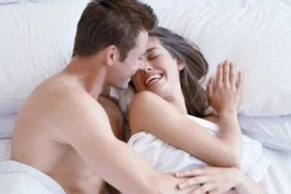 Vì sao khi hôn, các anh thích chạm vào ngực và vòng 3 cô gái?-4