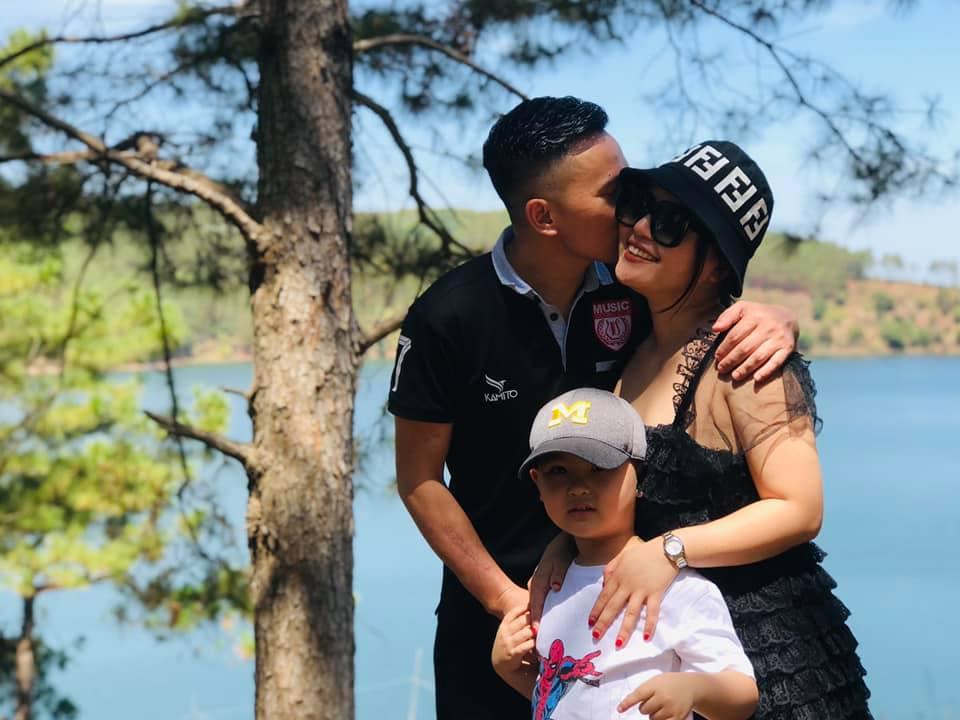 Vợ 3 hạ sinh tiểu công chúa, Tú Dưa lên chức bố lần 5-2