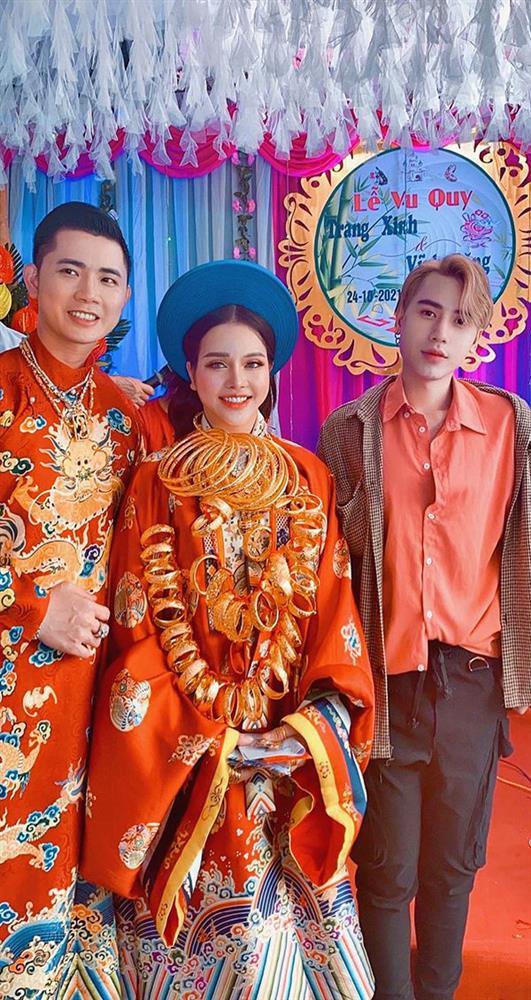 Cô dâu đeo vàng trĩu cổ, bạn thân tiết lộ sốc số của hồi môn-4