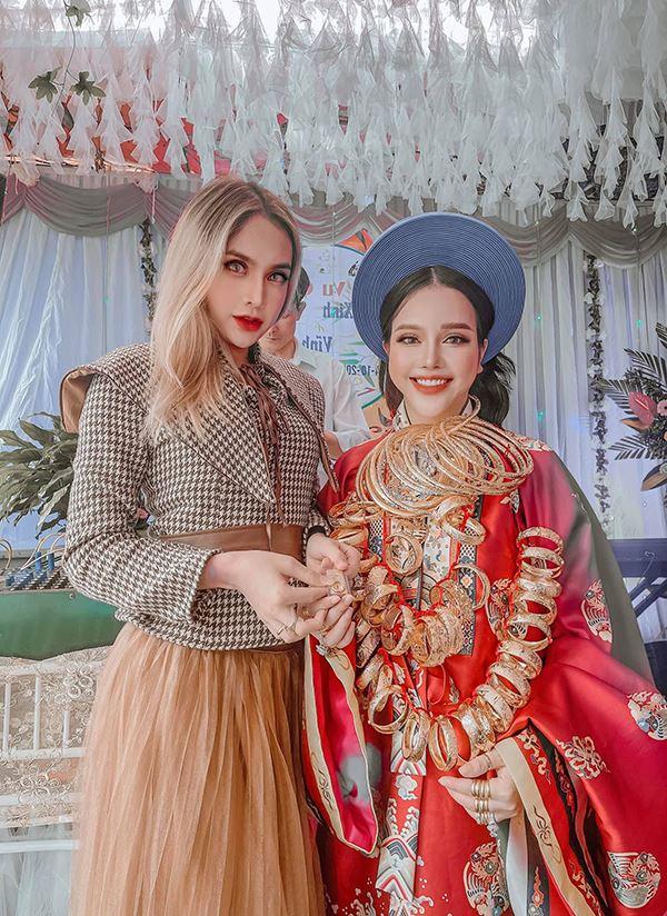 Cô dâu đeo vàng trĩu cổ, bạn thân tiết lộ sốc số của hồi môn-5