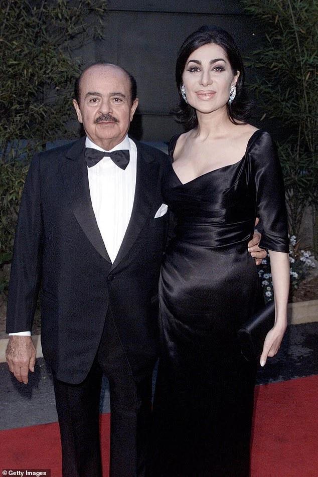 Chồng tỷ phú cặp gái bán hoa, vợ hầu bàn thắng đậm khi ly hôn-3