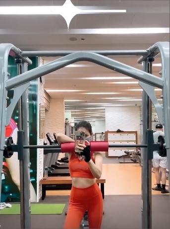 Dạo này Lệ Quyên hay học theo Hồ Ngọc Hà đến lạ-6