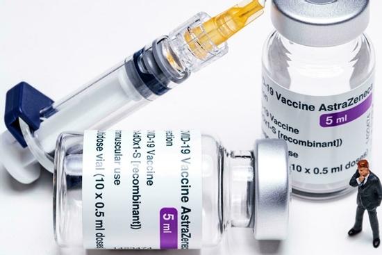 Anh bổ sung tác dụng phụ hiếm gặp của vaccine AstraZeneca