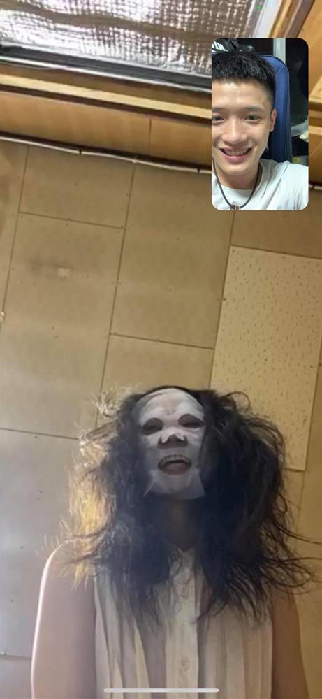 Nửa đêm video call cho vợ, chồng dựng tóc gáy vì hốt-2