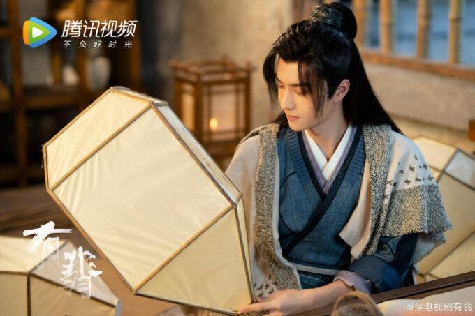 Vương Nhất Bác dính lời nguyền hot search hát như lên cơn suyễn-5