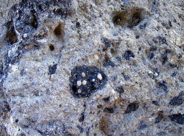 Nơi nào người dân sống trên hàng tấn kim cương?-1