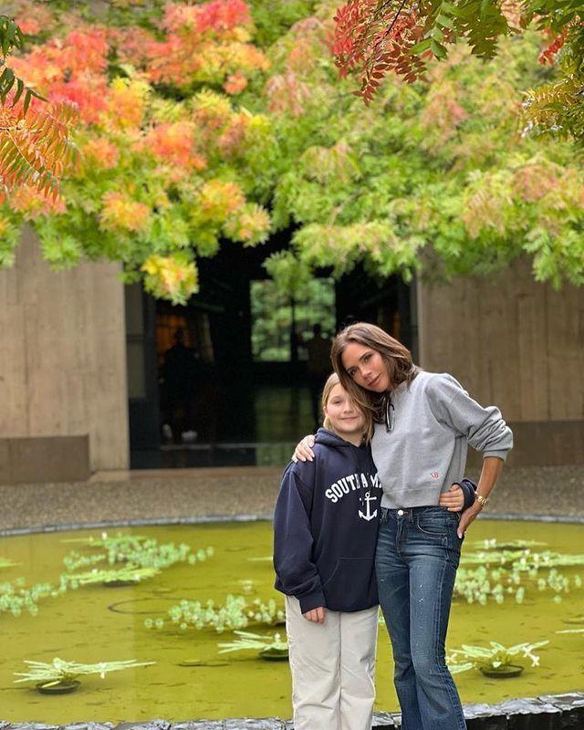 Công chúa Harper lớn phổng phao bên Victoria Beckham-1