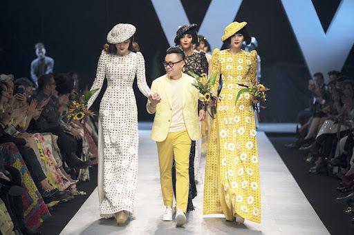 Mỹ nhân Việt catwalk sóng đôi: Người được khen, kẻ bị chê tới tấp-5