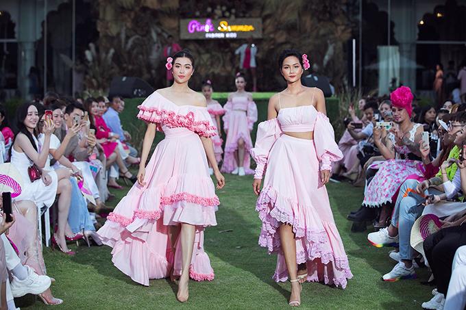 Mỹ nhân Việt catwalk sóng đôi: Người được khen, kẻ bị chê tới tấp-7