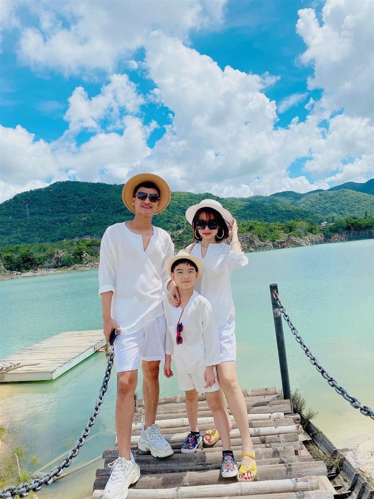 Xôn xao vợ chồng Mạc Văn Khoa đã có con trai lớn 9 tuổi-5