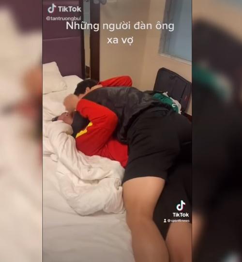 Lộ clip giường chiếu của Công Phượng và Tấn Trường-1