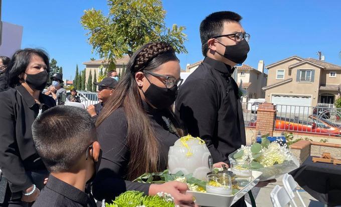 40.000 người xem con gái Phi Nhung công khai kỷ vật-12