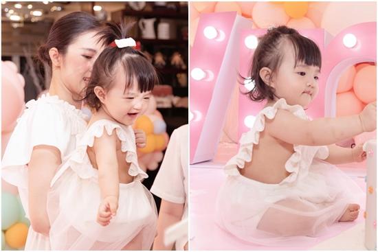 Hết cho ở trần, Đông Nhi lại bị chỉ trích vì để con gái nhỏ mặc hở hang