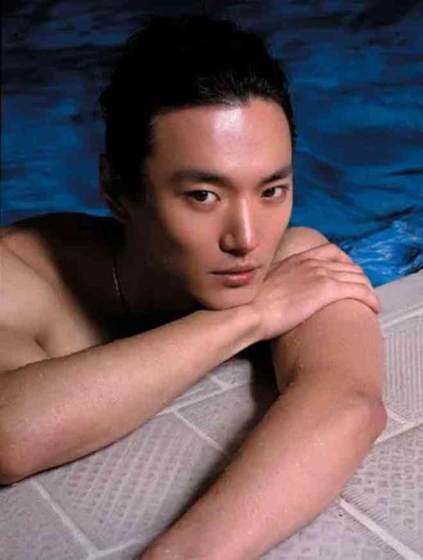 Tài tử Thần Điêu Đại Hiệp bị tố bỏ rơi bạn gái ở nhà vệ sinh công cộng-3