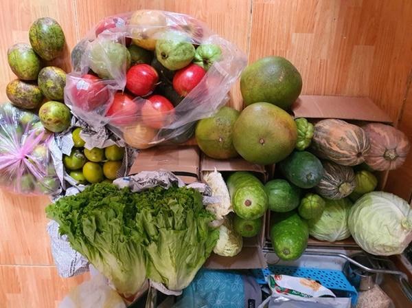 Những đứa con xa nhà khoe gia tài đồ tiếp tế được mẹ nói chỉ gửi ít thôi-3