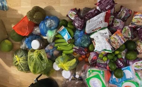 Những đứa con xa nhà khoe gia tài đồ tiếp tế được mẹ nói chỉ gửi ít thôi-4