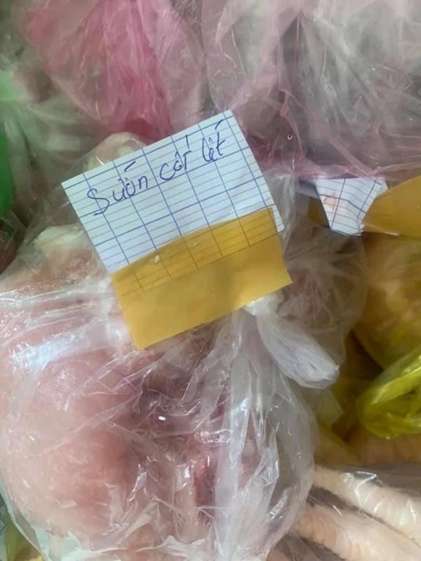 Những đứa con xa nhà khoe gia tài đồ tiếp tế được mẹ nói chỉ gửi ít thôi-7