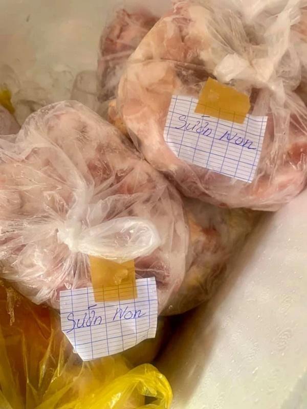 Những đứa con xa nhà khoe gia tài đồ tiếp tế được mẹ nói chỉ gửi ít thôi-8