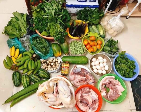 Những đứa con xa nhà khoe gia tài đồ tiếp tế được mẹ nói chỉ gửi ít thôi-14