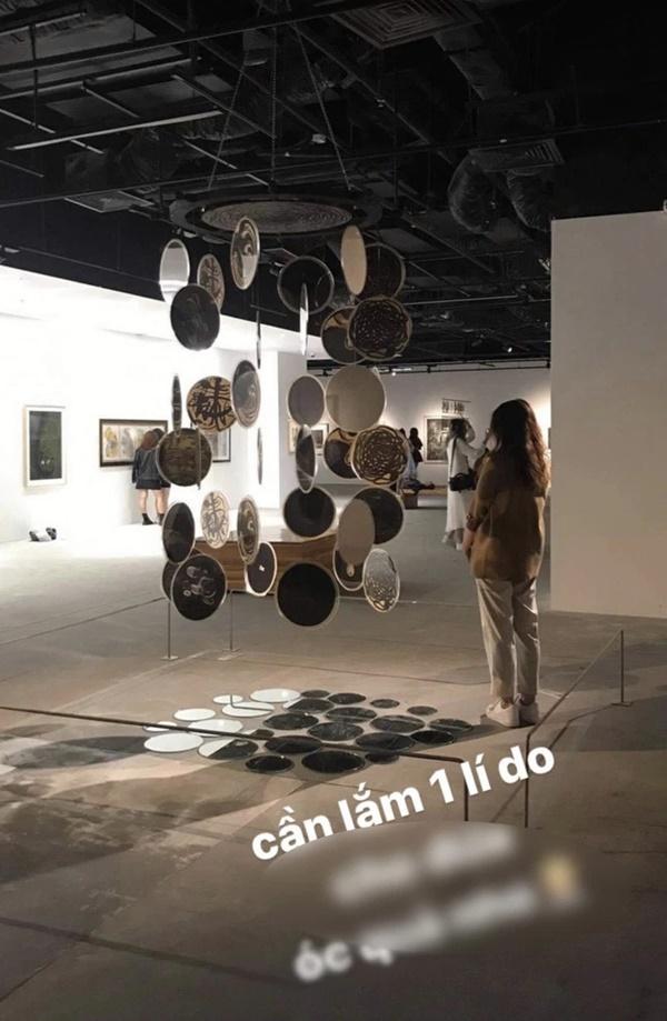 Những hành động phản cảm của giới trẻ khi đi xem triển lãm-4