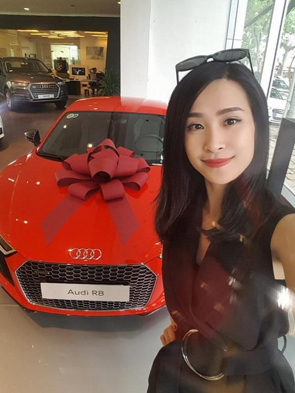 Đông Nhi từng được Ông Cao Thắng tặng xe Audi R8 V10 Plus giá gần 13 tỷ đồng.