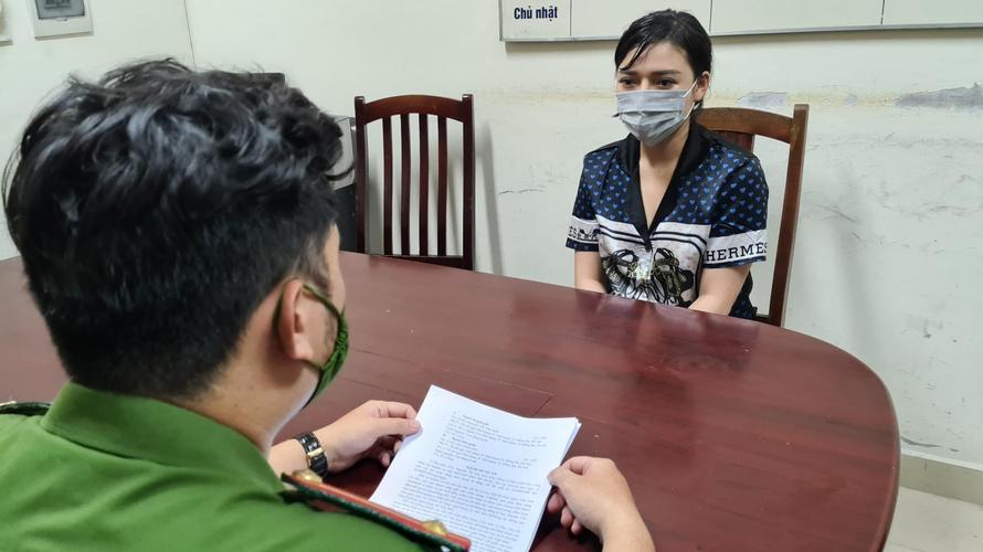 Bóc thêm một ổ nhóm cho tiếp viên karaoke vay lãi nặng, thế chấp clip nhạy cảm-1