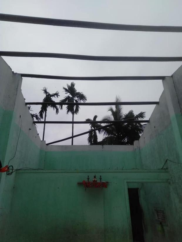 Clip: Lốc xoáy kinh hoàng ở Đà Nẵng, hàng chục nhà dân bị tốc mái-5