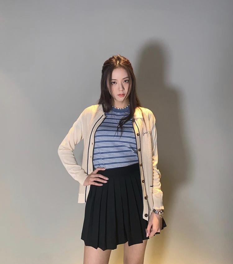 Mix đồ mùa đông cá tính, chất chơi như 4 mỹ nhân BLACKPINK-4