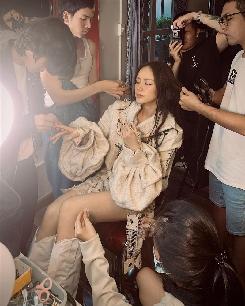 Hòa Minzy và sao Việt khoe khoảnh khắc quyền lực sặc mùi celeb-3