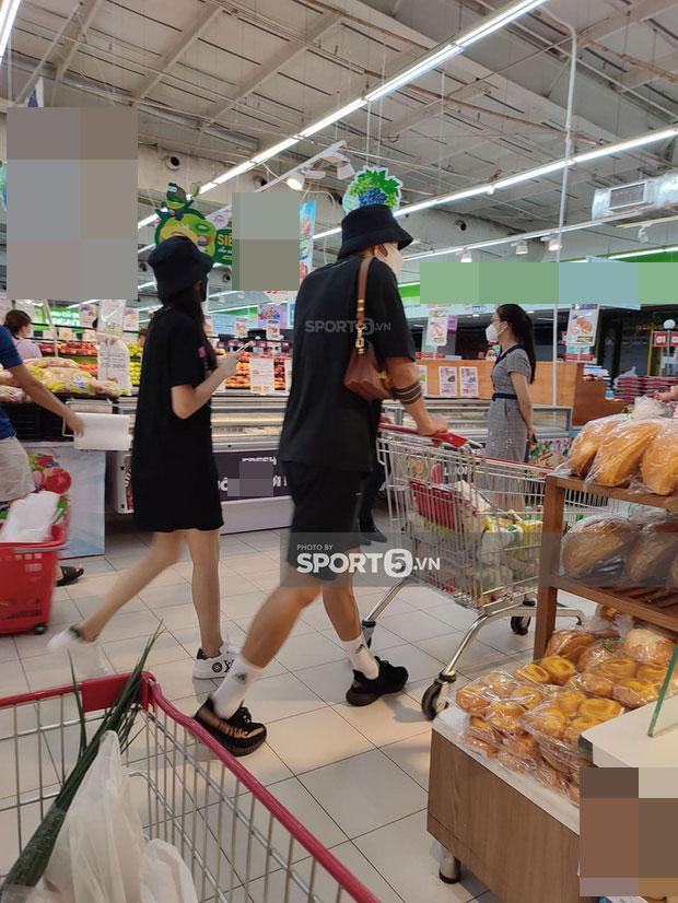 Lộ ảnh Doãn Hải My cafe cùng bố con Đoàn Văn Hậu-4