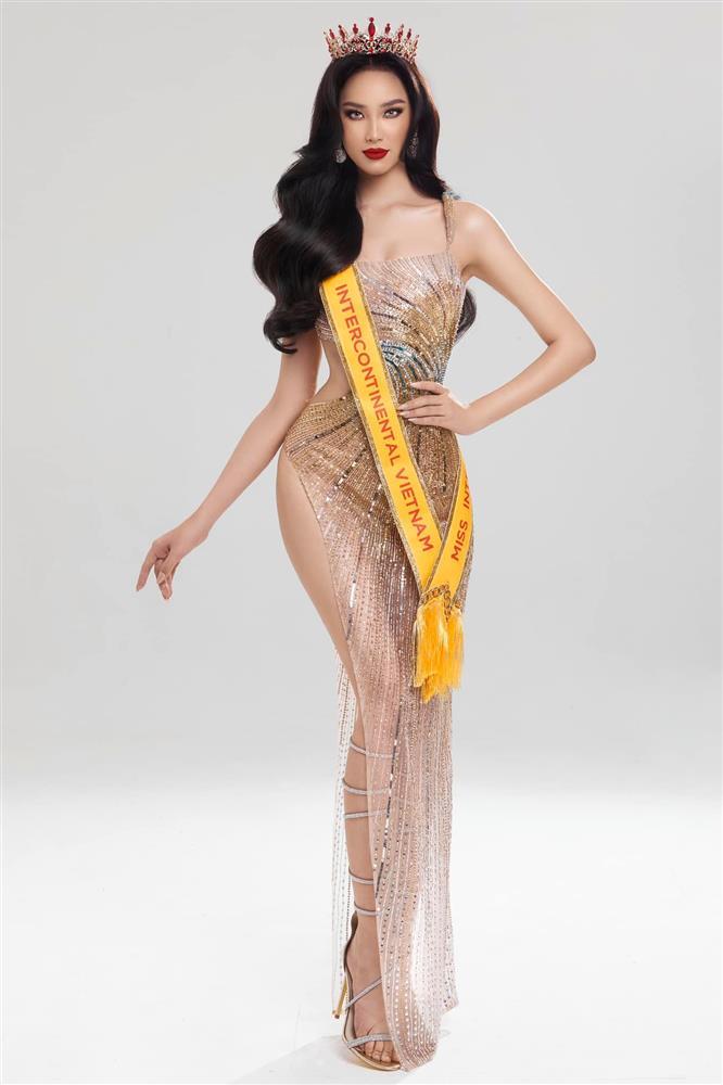 Ái Nhi nhờ dân mạng chọn váy đêm cuối Miss Intercontinental 2021-3