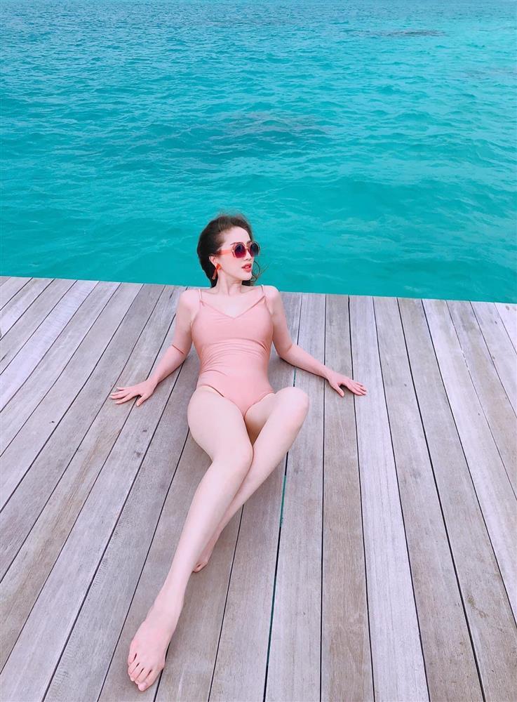 Giữa tin đồn bầu bí, Bảo Thy xả ảnh bikini nét căng liền bị quấy rối-3