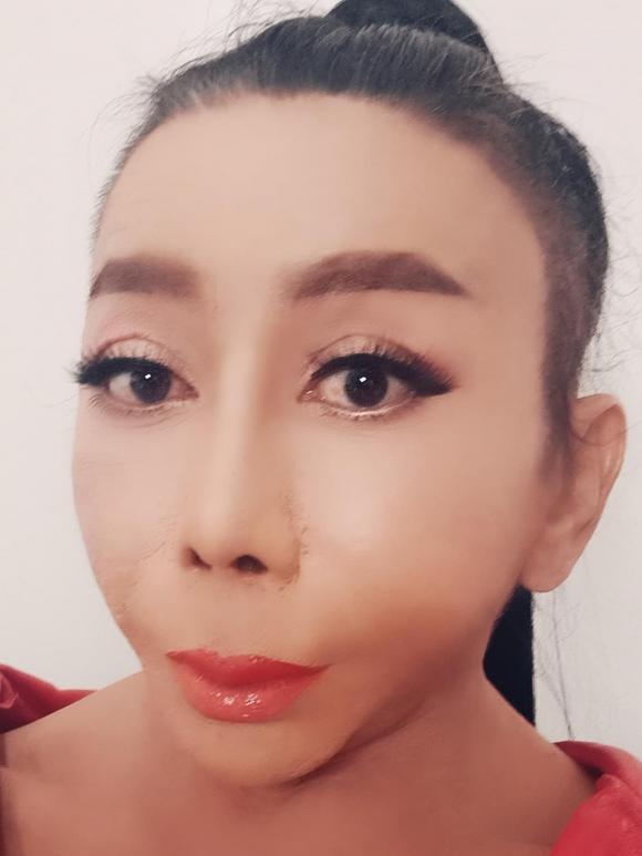 Sốc ngoại hình gái già chuyển giới nổi đình đám MXH-5