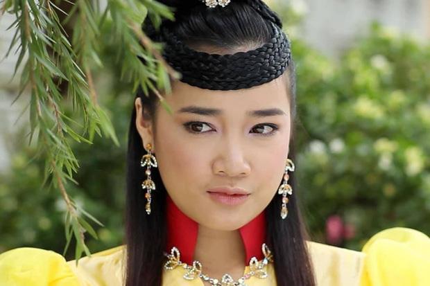 Phim cổ trang xấu nhất lịch sử: Váy diêm dúa, bị cắt sóng giữa chừng-6