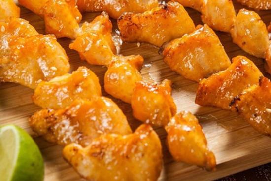 Cảnh 'xử lý' bộ phận ngon nhất trên con gà gây tranh cãi