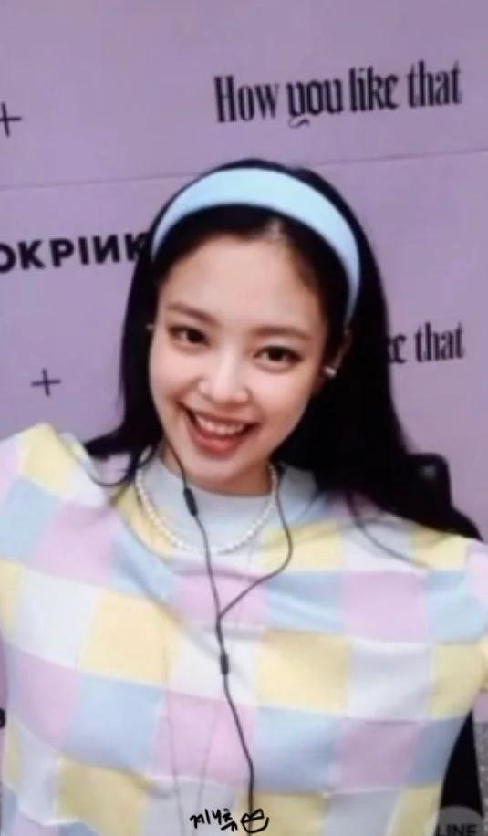 Jennie (BLACKPINK) - Seulgi (Red Velvet) đụng hàng: Đẹp bất phân thắng bại-3