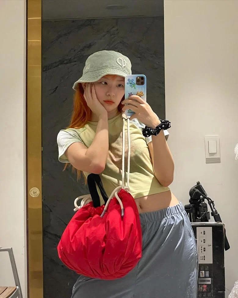 Jennie (BLACKPINK) - Seulgi (Red Velvet) đụng hàng: Đẹp bất phân thắng bại-9