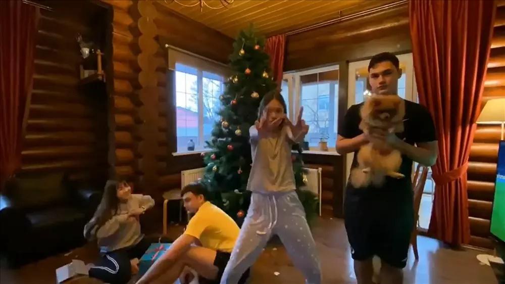 Yến Xuân sang Nga, được bố Văn Lâm làm điều đặc biệt-8